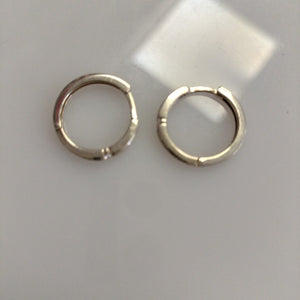 ARETES ARRACADAS LISAS 14K 2.3 GR (NUEVO)