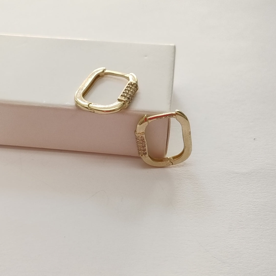 ARETES HUGGIES OVALADA C CIRCONIAS 14K 2.4 GR (NUEVO)