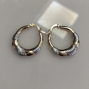 ARETES ARRACADAS HUECAS COMBINADAS 14K 2.6 GR (NUEVO)