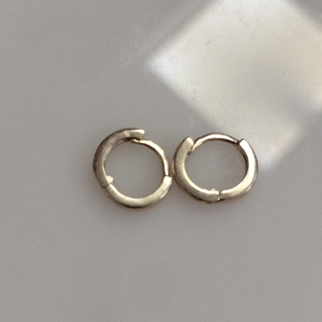 ARETES HUGGIE 14K 1.4 GR (NUEVO)