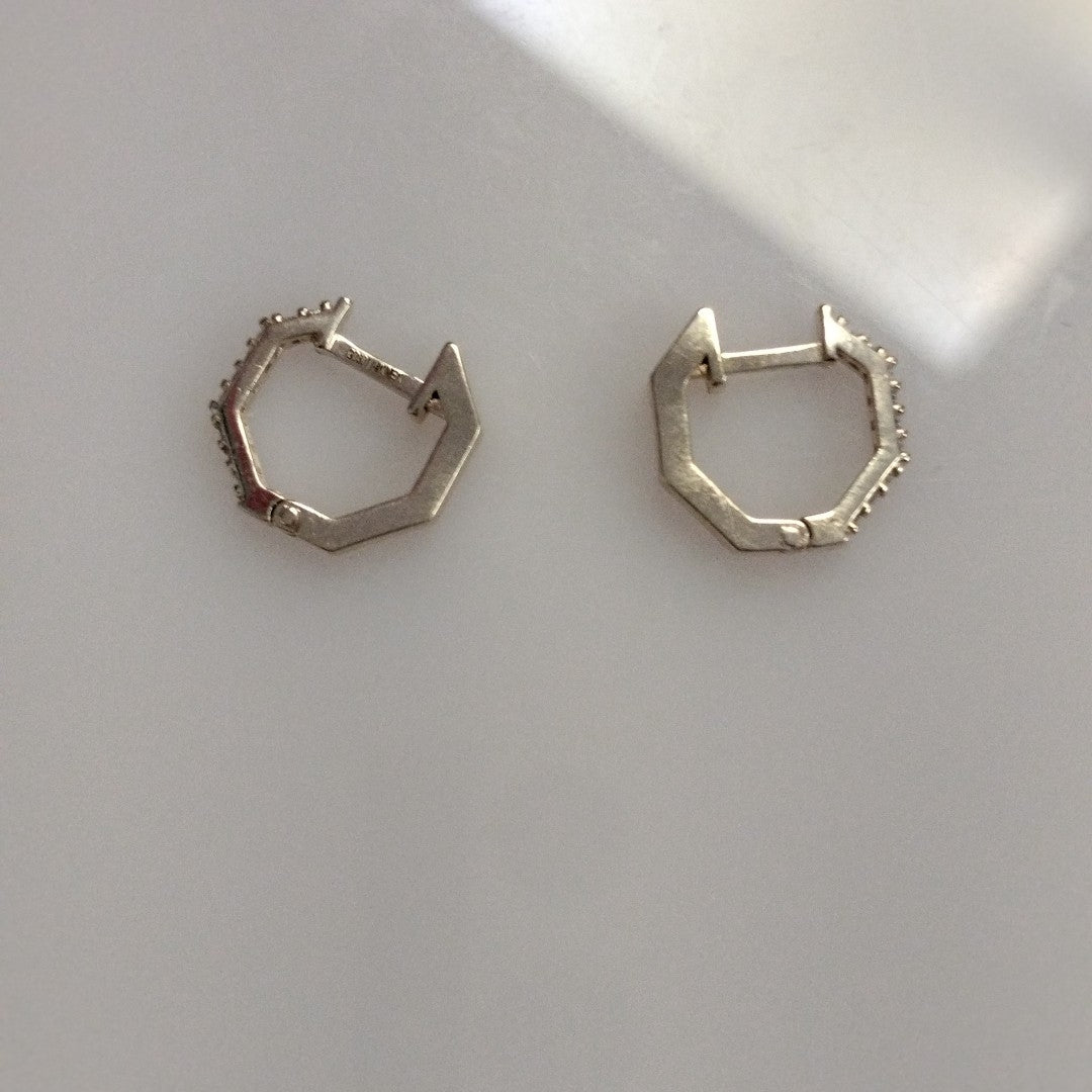 ARETES HUGGIES C CIRCONIAS 14K 1.7 GR (NUEVO)