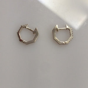 ARETES HUGGIES C CIRCONIAS 14K 1.7 GR (NUEVO)