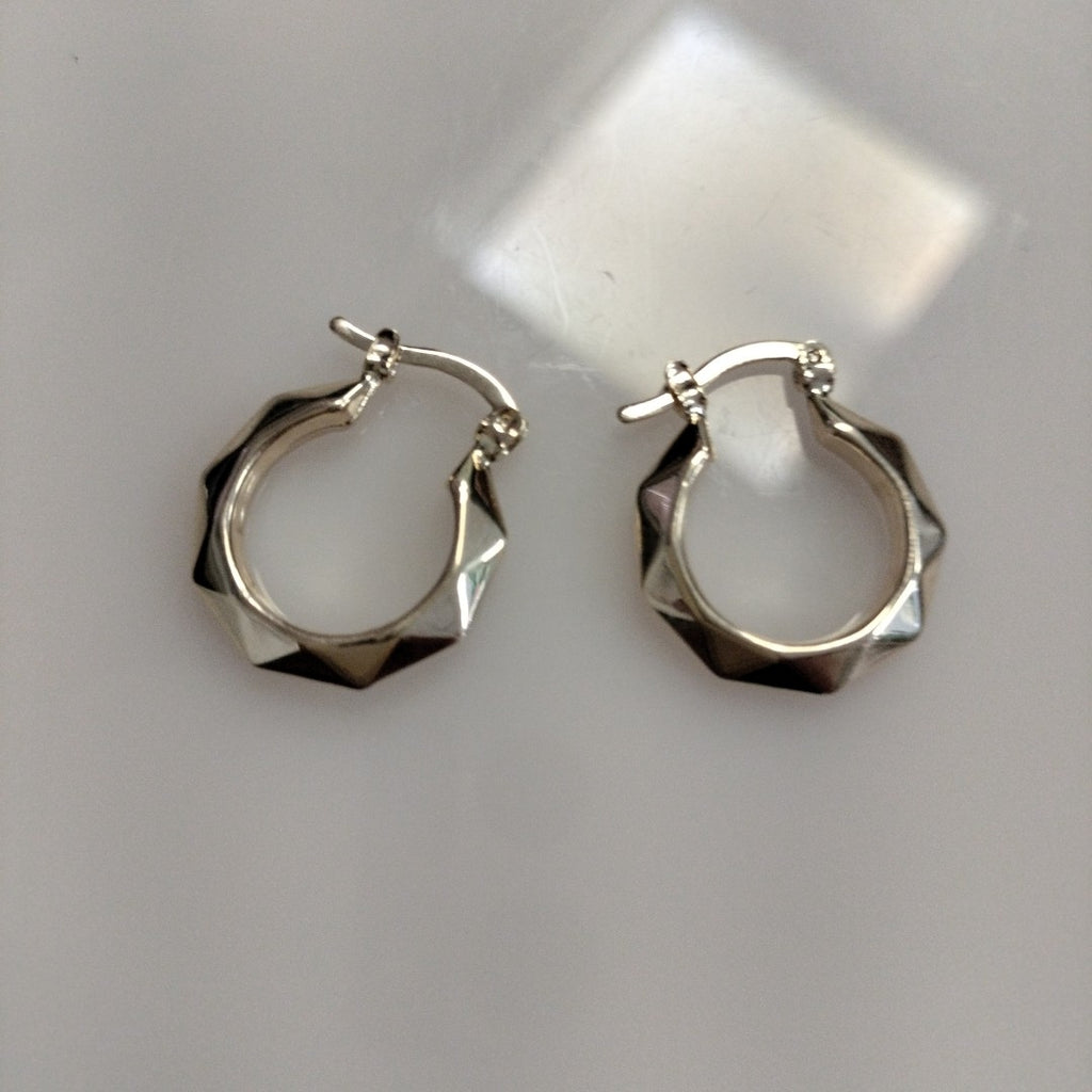 ARETES TEJIDO ARRACADAS FACETADAS 14K 1.7 GR (NUEVO)
