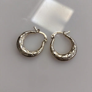 ARETES ARRACADAS HUECAS 14K 1.8 GR (NUEVO)
