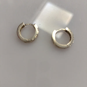 ARETES HUGGIES CON CIRCONIAS 14K 2.2 GR (NUEVO)