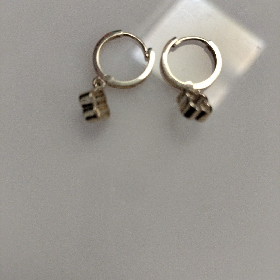 ARETES ARRACADAS CON DIJE 14K 2.4 GR (NUEVO)