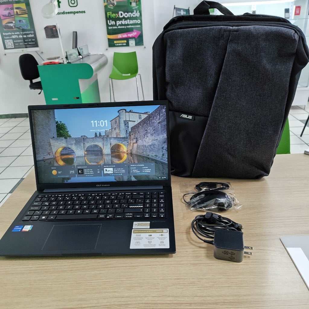 LAPTOP ASUS VIVOBOOK 15 X1504VA-NJ2536W (2025) 512 GB SSD 16 GB RAM (SEMINUEVO)
