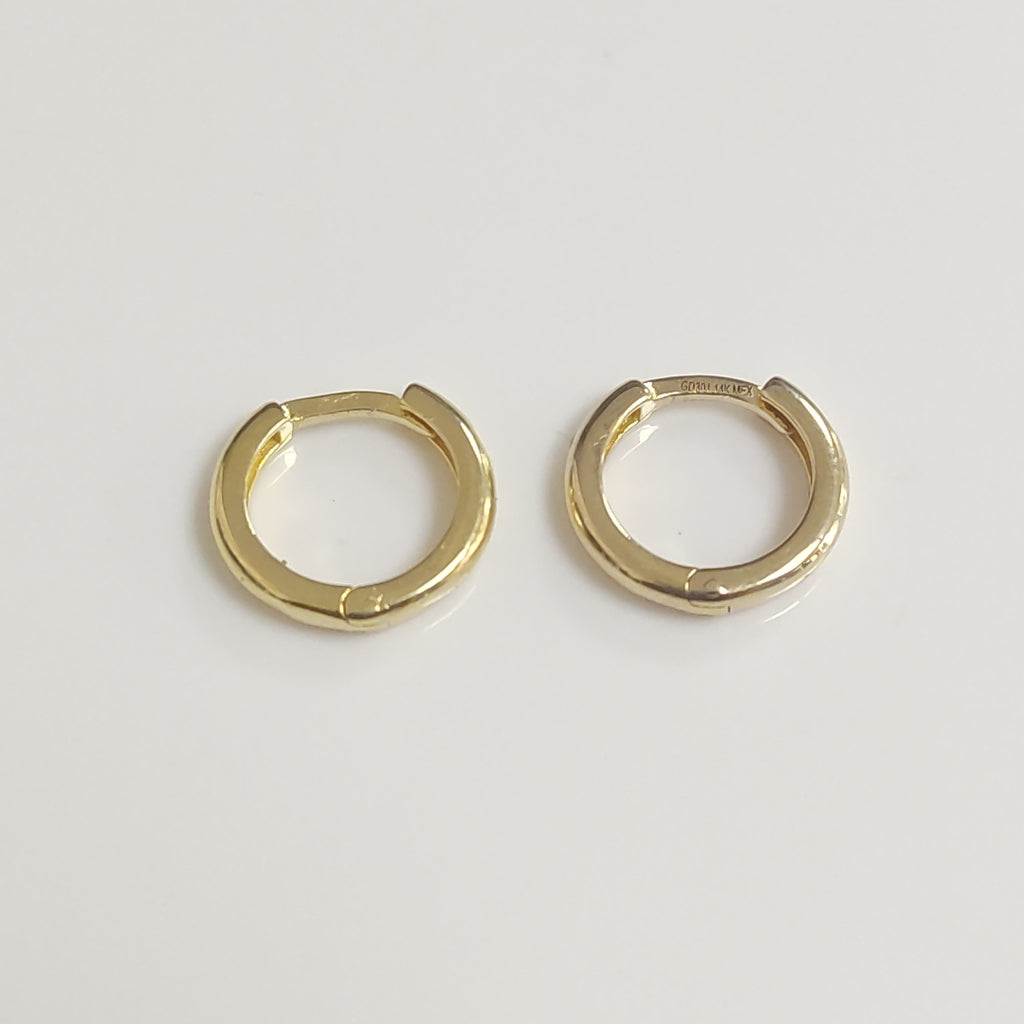 ARETES HUGGIES LISAS 14K 1.3 GR (NUEVO)