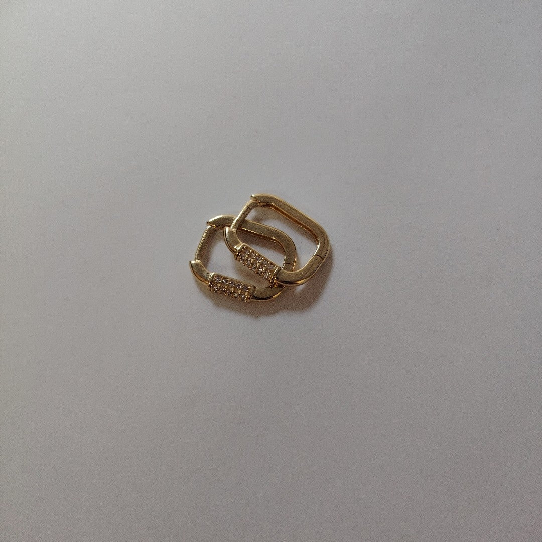 ARETES HUGGIES OVALADA C CIRCONIAS 14K 2.5 GR (NUEVO)