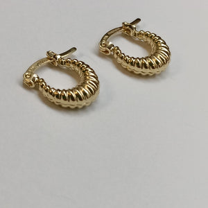 ARETES ARRACADA ESTRIADAS 14K 1.1 GR (NUEVO)