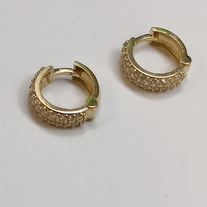 ARETES HUGGIE CON CIRCONIAS 14K 2.1 GR (NUEVO)