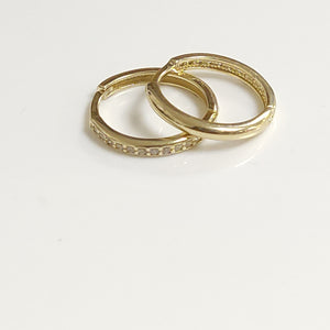 ARETES HUGGIES C CIRCONIA 14K 1.8 GR (NUEVO)