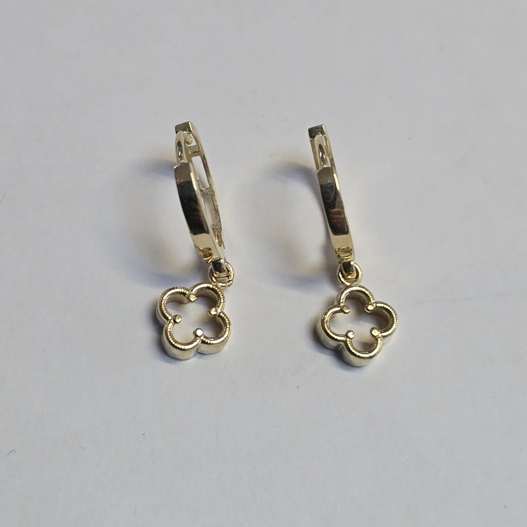 ARETES ARRACADAS CON DIJE 14K 2.4 GR (NUEVO)