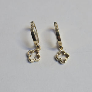 ARETES ARRACADAS CON DIJE 14K 2.4 GR (NUEVO)