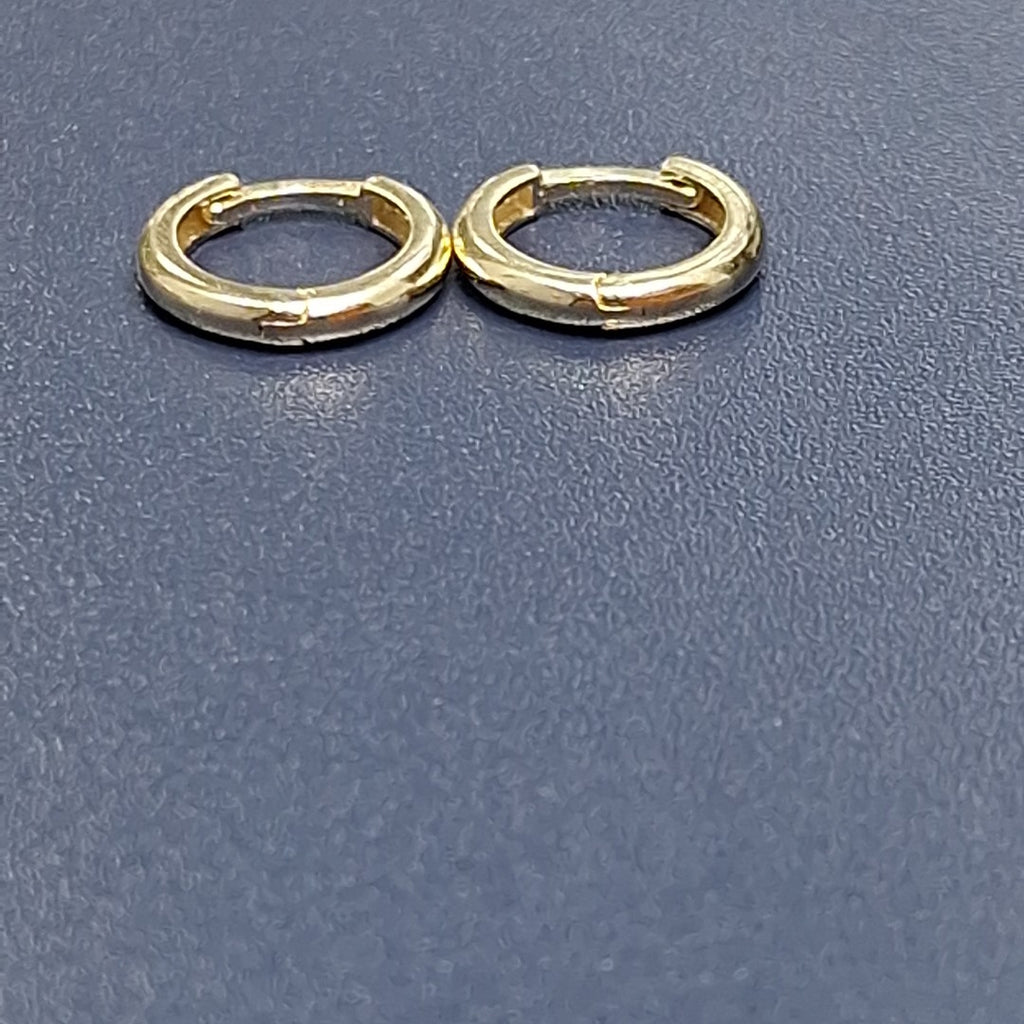 ARETES HUGGIES LISAS 14K 1.3 GR (NUEVO)