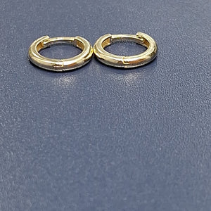 ARETES HUGGIES LISAS 14K 1.3 GR (NUEVO)