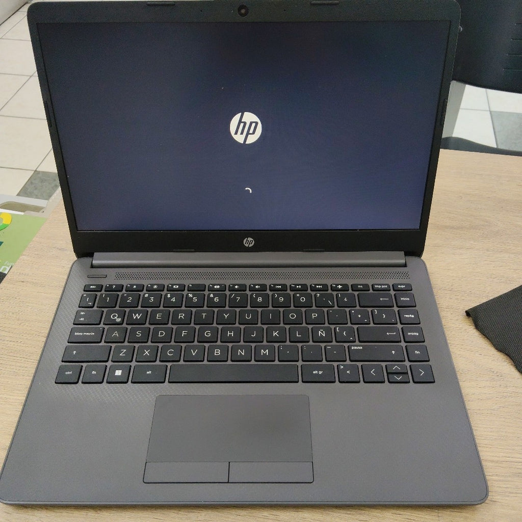 LAPTOP HP 245 G9 (2023) 512 GB SSD 8 GB RAM (SEMINUEVO)