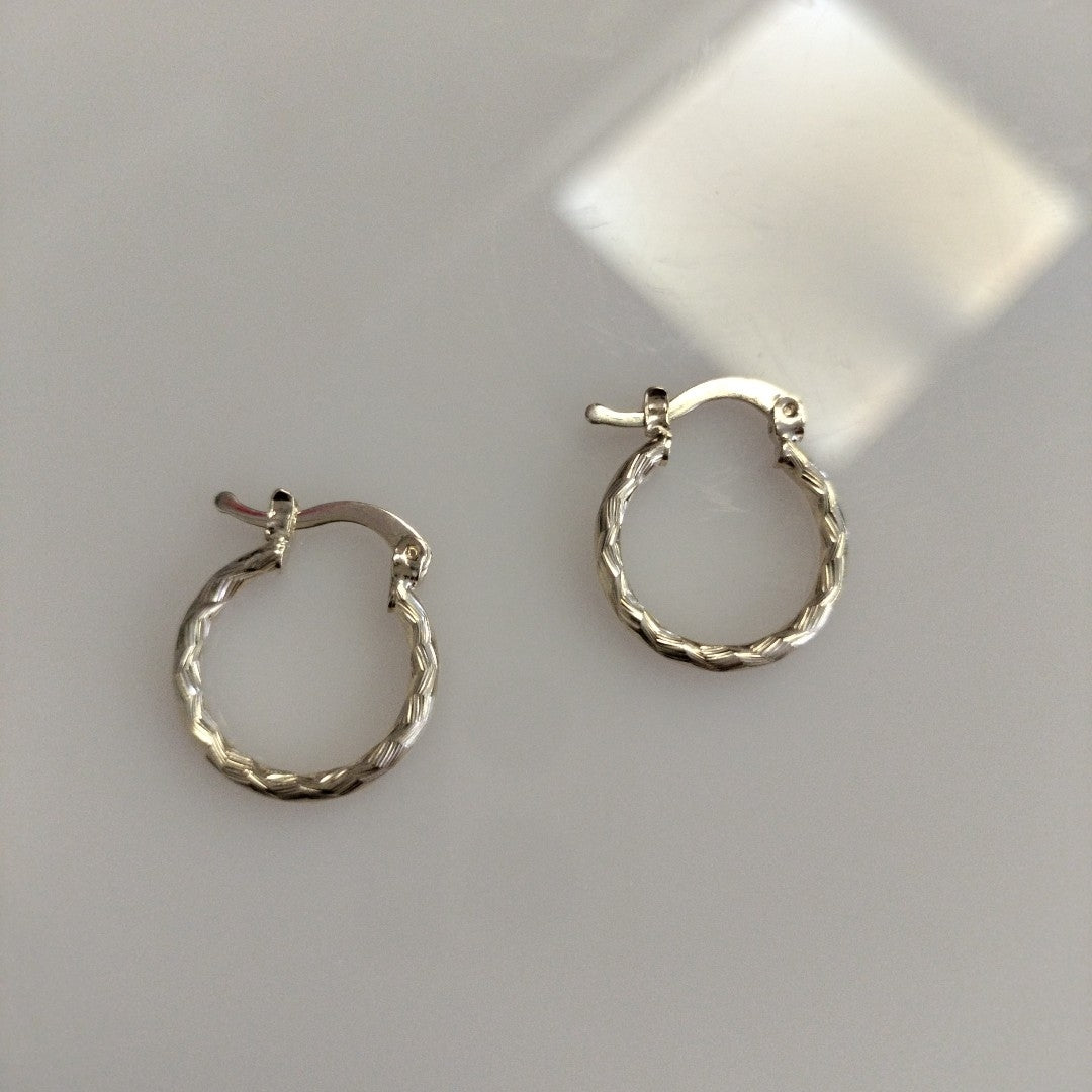 ARETES ARRACADAS TRENZADAS 14K 18 1.6 GR (NUEVO)