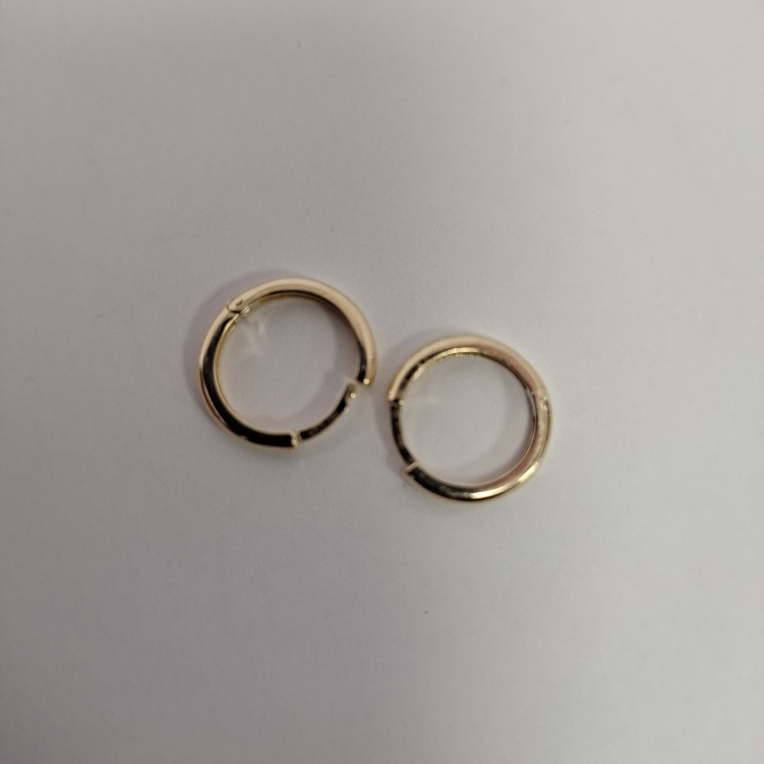 ARETES HUGGIES LISAS 14K 1.6 GR (NUEVO)