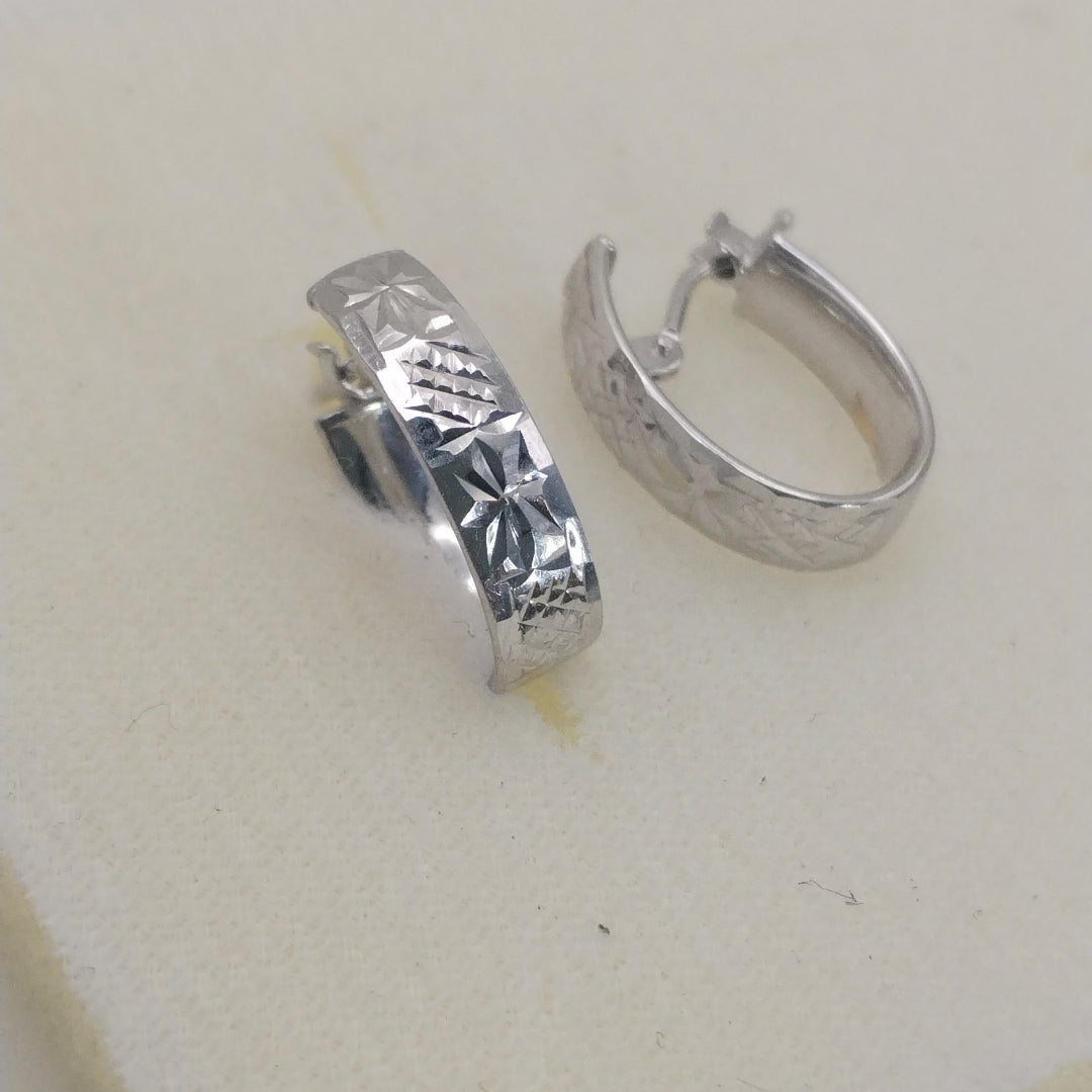 ARRACADAS PAR ORO BLANCO 14 K 1.6 GRMS (SEMINUEVO)