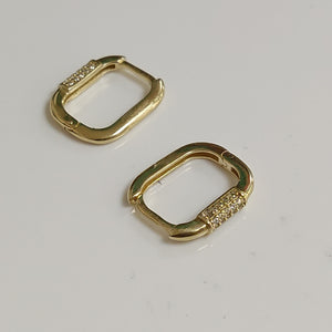 ARETES HUGGIES OVALADA C CIRCONIAS 14K 2.4 GR (NUEVO)