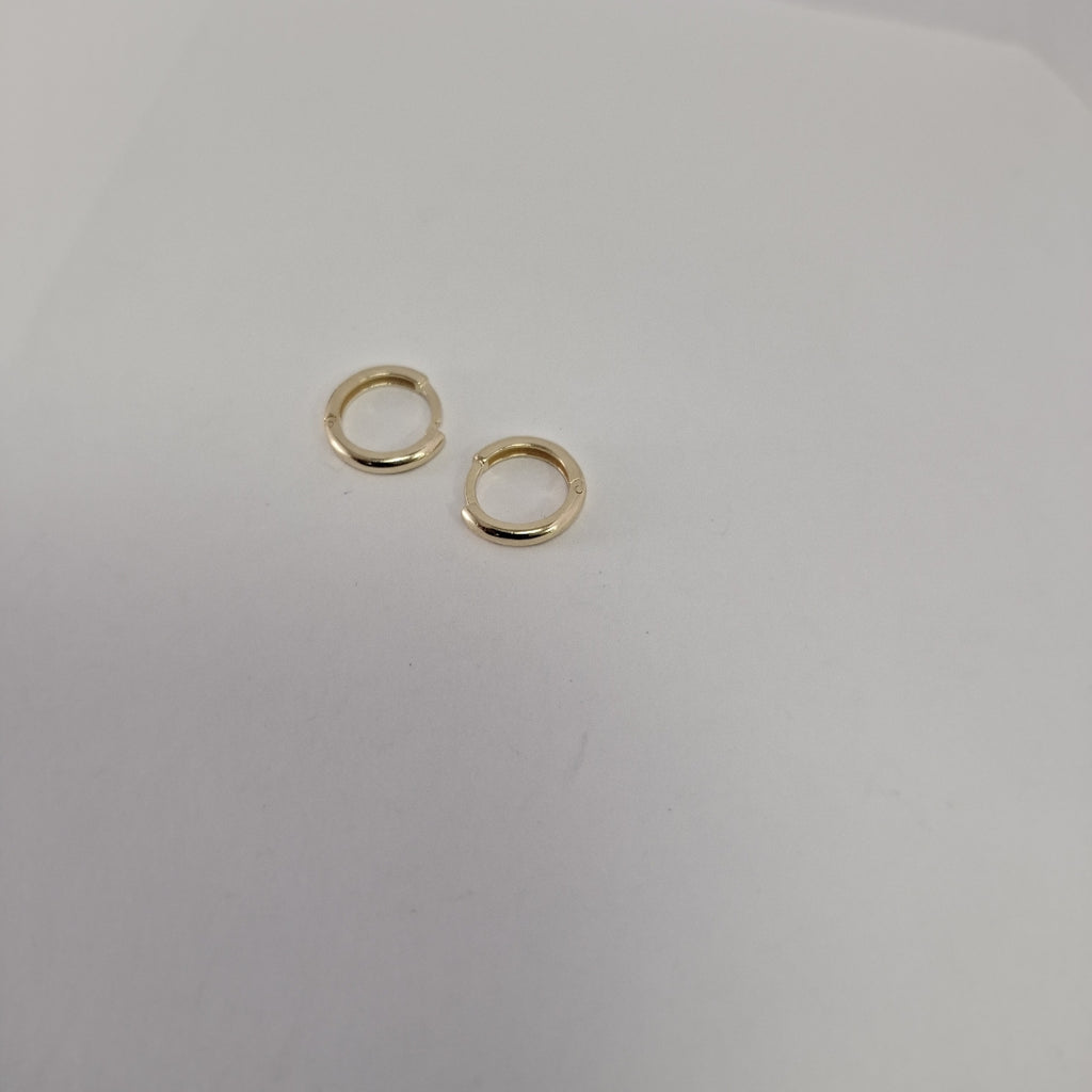 ARETES HUGGIES LISAS 14K 1.3 GR (NUEVO)