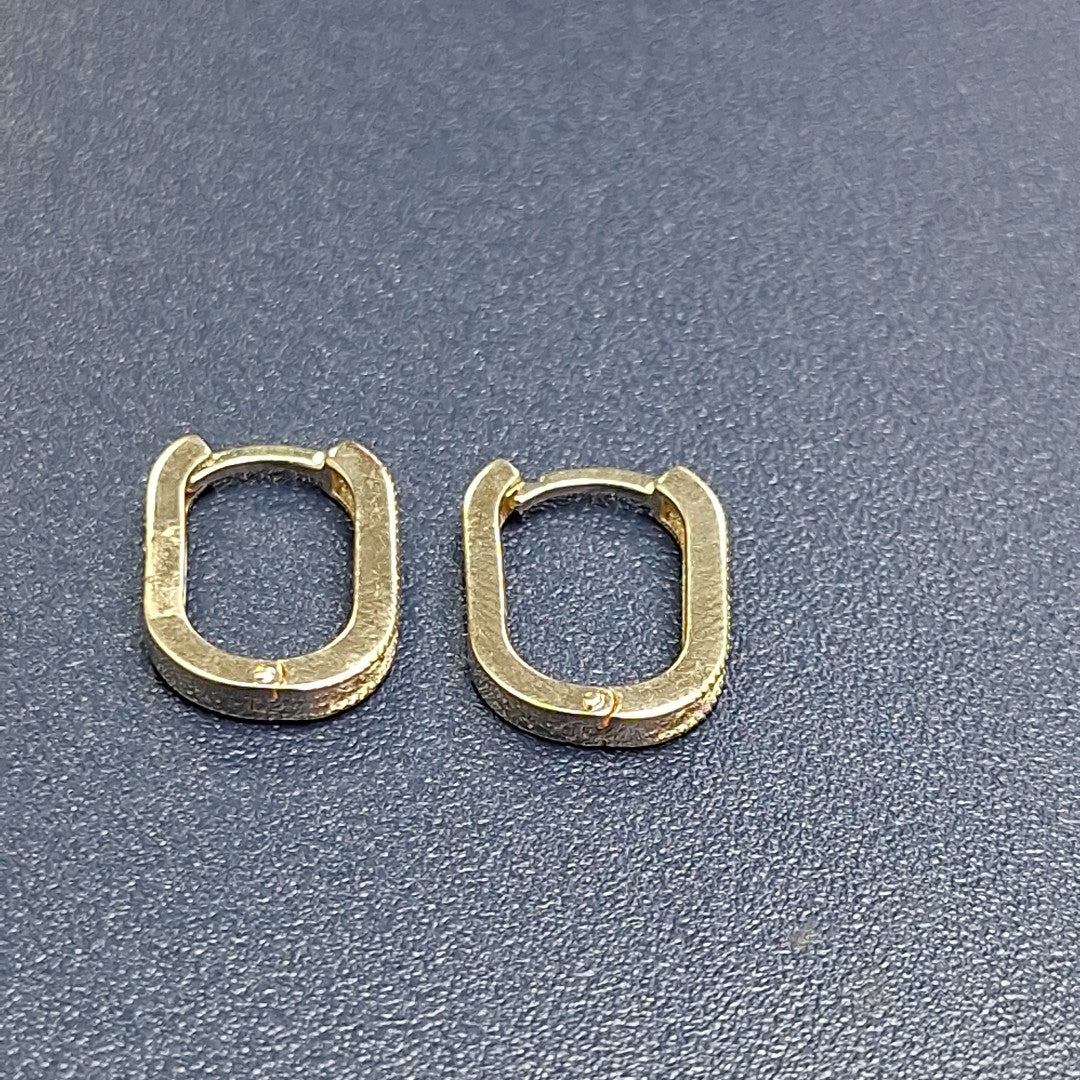 ARETES HUGGIES OVALADA C CIRCONIAS 14K 2.5 GR (NUEVO)
