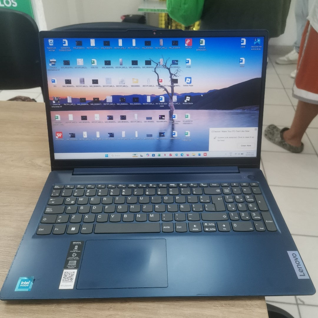 LAPTOP LENOVO IDEAPAD SLIM 3 15IAN8 (2023) 256 GB SSD 8 GB RAM (SEMINUEVO)