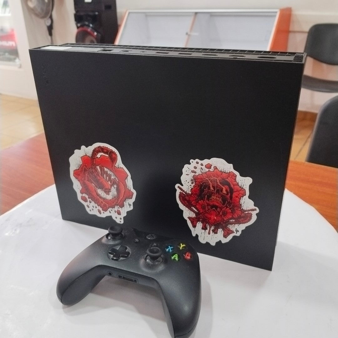 CONSOLA DE VIDEOJUEGO MICROSOFT XBOX ONE X 1 TB (SEMINUEVO)