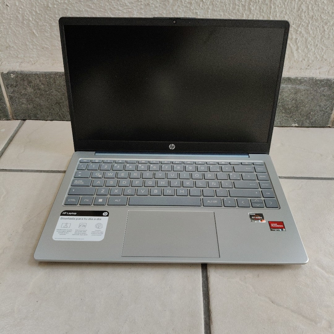 LAPTOP HP 14-EM0017LA (2024) 512 GB SSD 8 GB RAM (SEMINUEVO)