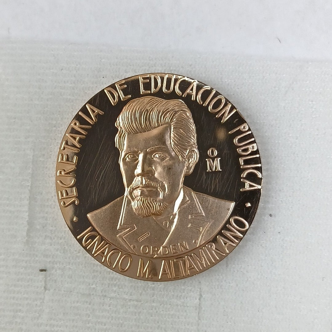 MEDALLA CONMEMORATIVA ORO 21 K 42 GRMS (SEMINUEVO)