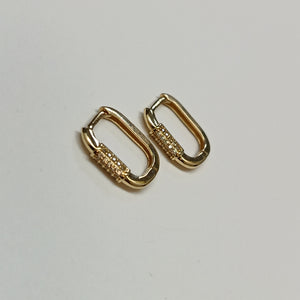 ARETES HUGGIES OVALADA C CIRCONIAS 14K 2.4 GR (NUEVO)