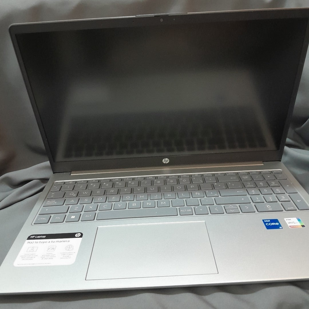 LAPTOP HP 15-FD0007LA (2023) 512 GB SSD 8 GB RAM (SEMINUEVO)