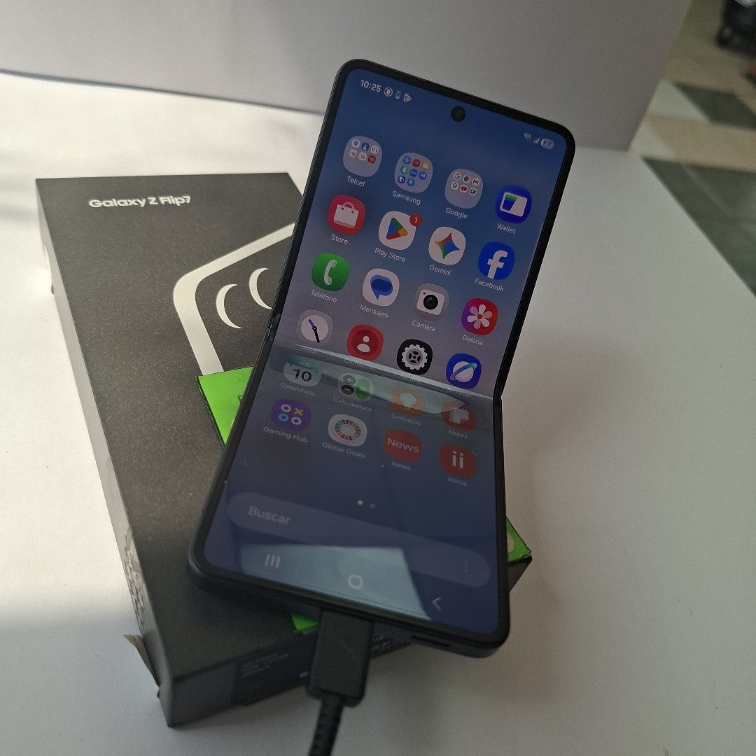 CELULAR SAMSUNG GALAXY Z FLIP 7 SM-F766B (2025) 512 GB 12 GB RAM (SEMINUEVO)