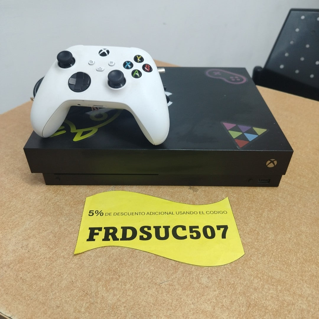 CONSOLA DE VIDEOJUEGO MICROSOFT XBOX ONE X 1 TB (SEMINUEVO)