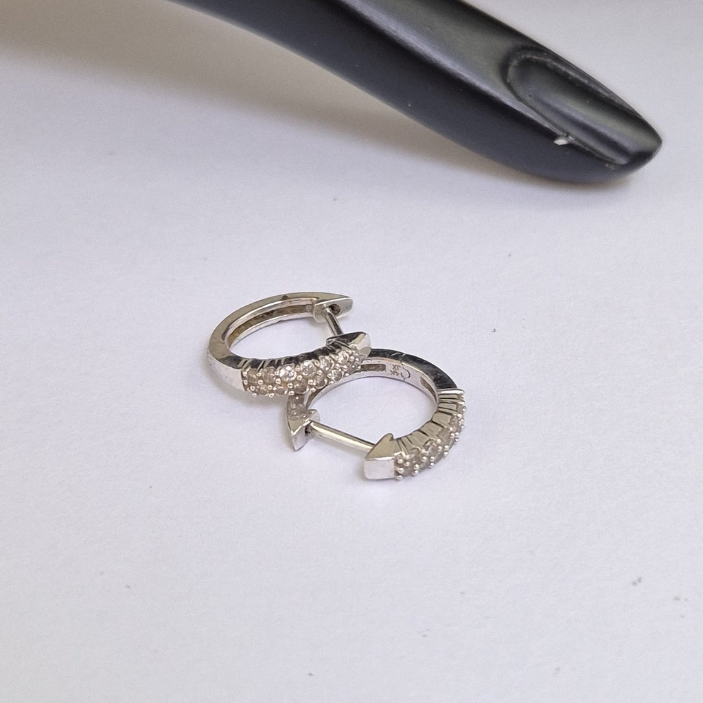 ARRACADAS PAR ORO BLANCO 14 K 2.3 GRMS (SEMINUEVO)