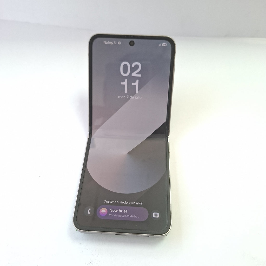 CELULAR SAMSUNG GALAXY Z FLIP6 SM-F741B (2024) 512 GB 12 GB RAM (SEMINUEVO)