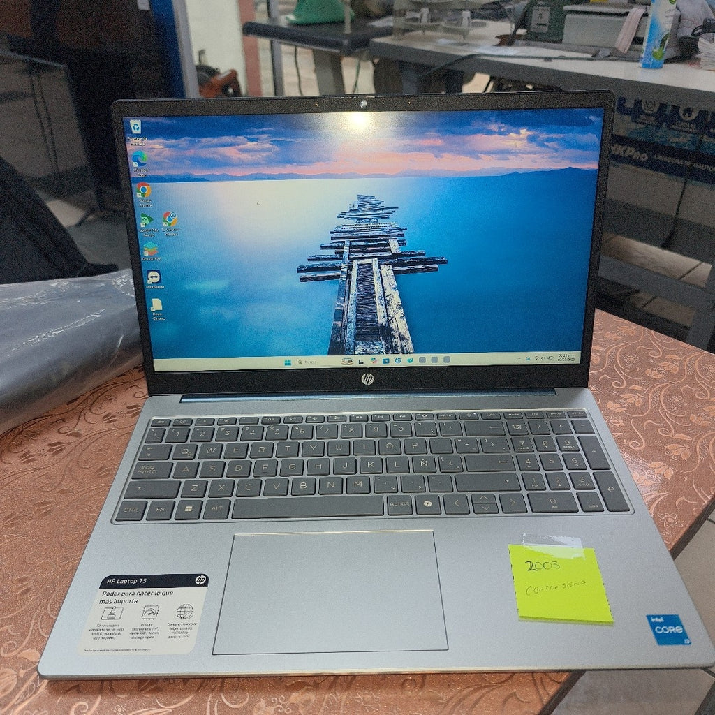 LAPTOP HP 15-FD0231LA (2025) 512 GB SSD 8 GB RAM (SEMINUEVO)