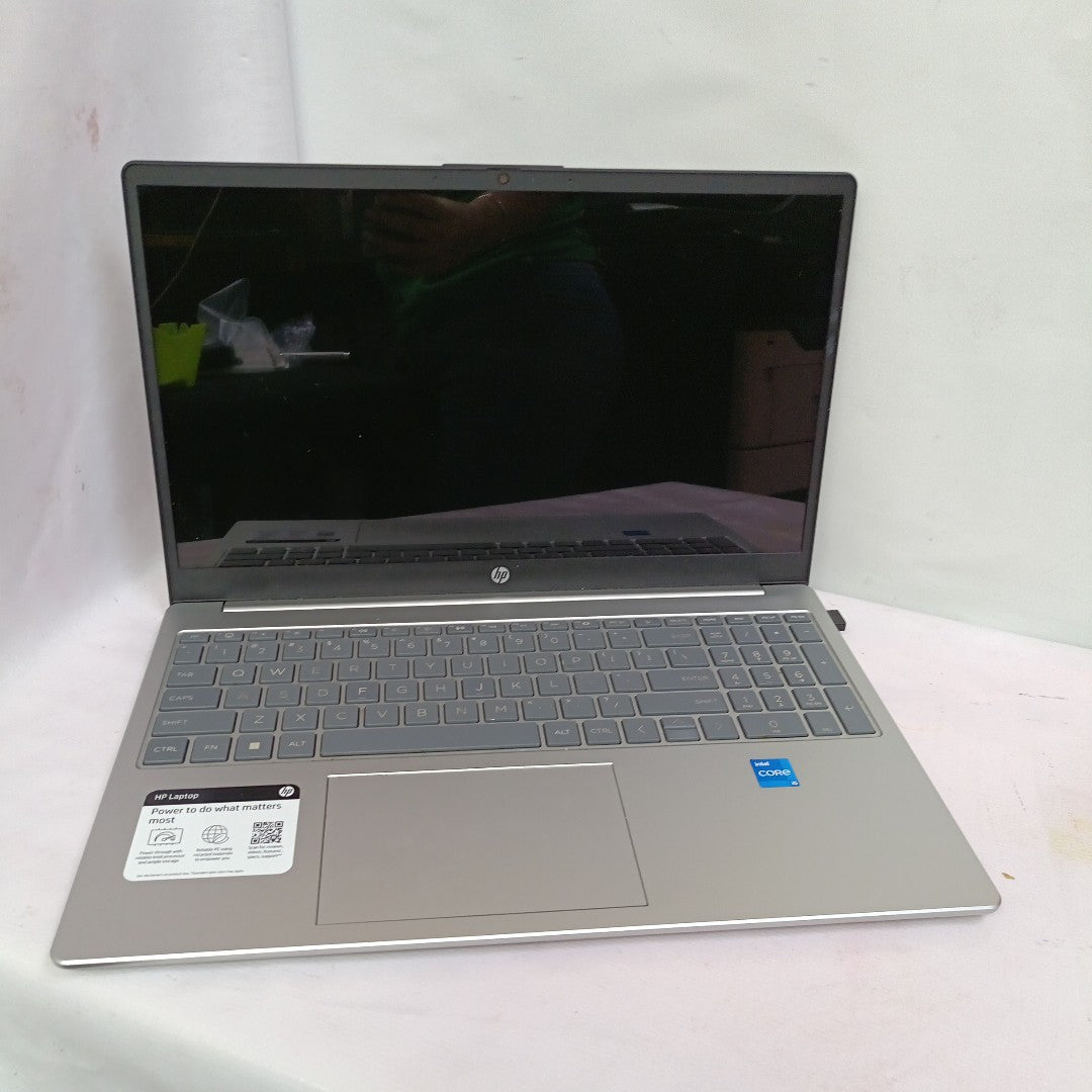 LAPTOP HP 15-FD0005DX (2024) 512 GB SSD 8 GB RAM (SEMINUEVO)