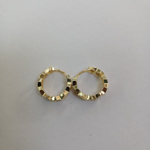 ARETES HUGGIES HEXAGONALES C CIRCONIAS 14K 2.7 GR (NUEVO)