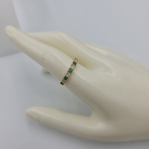 ANILLOS TEJIDO ANILLITO C CIRCONIAS Y PIEDRAS VERDES 14K 8.5 1.5 GR (NUEVO)