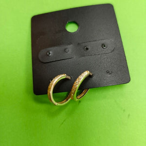 ARETES HUGGIES C CIRCONIA 14K 1.6 GR (NUEVO)