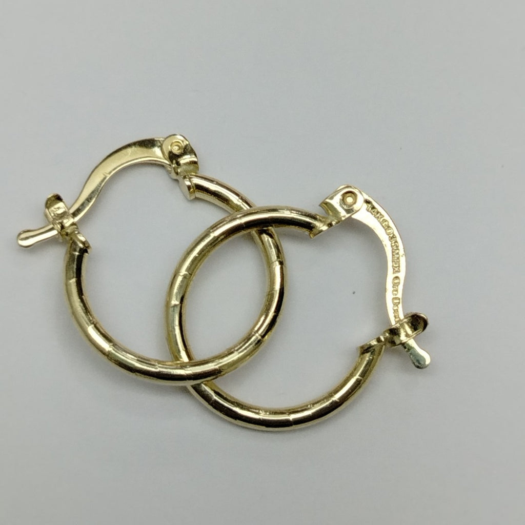 ARETES ARRACADAS ESTRIADAS 14K 1.4 GR (NUEVO)