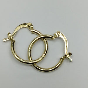 ARETES ARRACADAS ESTRIADAS 14K 1.4 GR (NUEVO)
