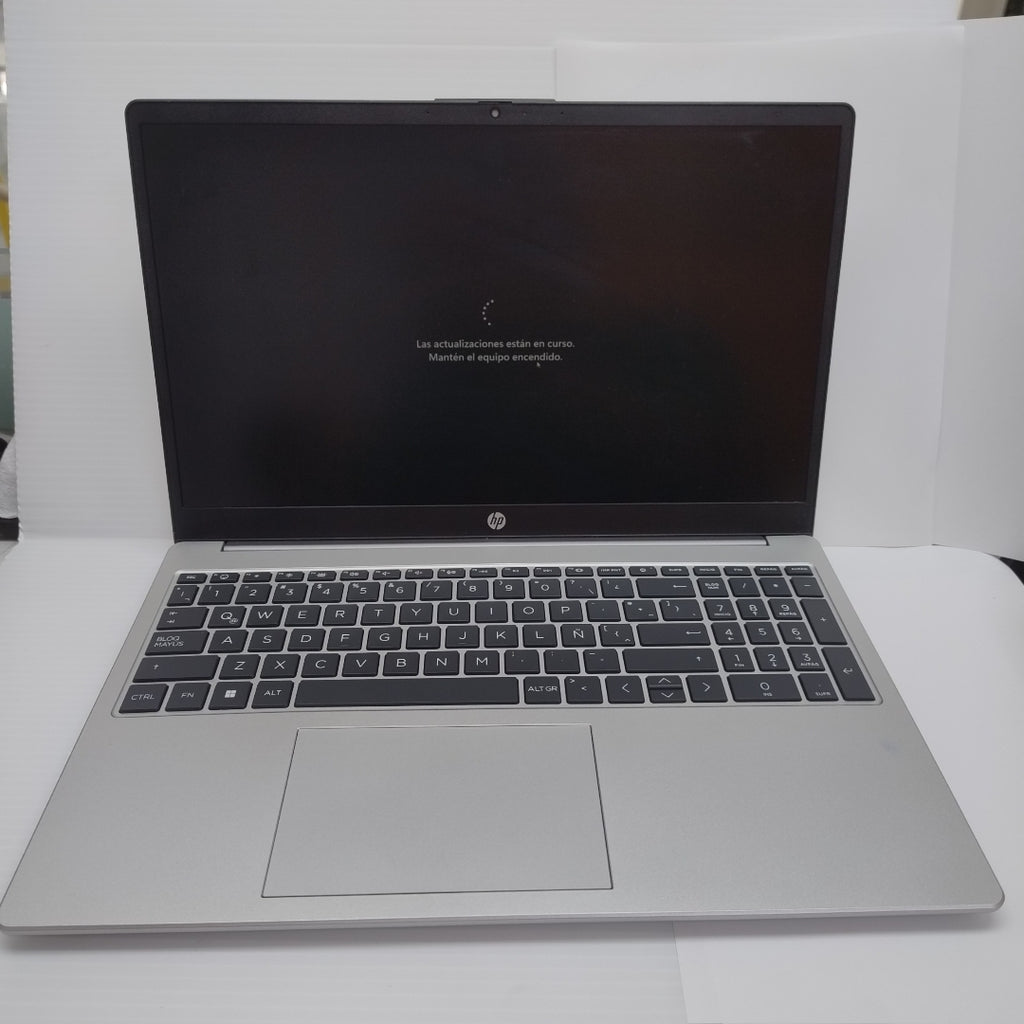LAPTOP HP 255 G10 (2025) 512 GB SSD 8 GB RAM (SEMINUEVO)