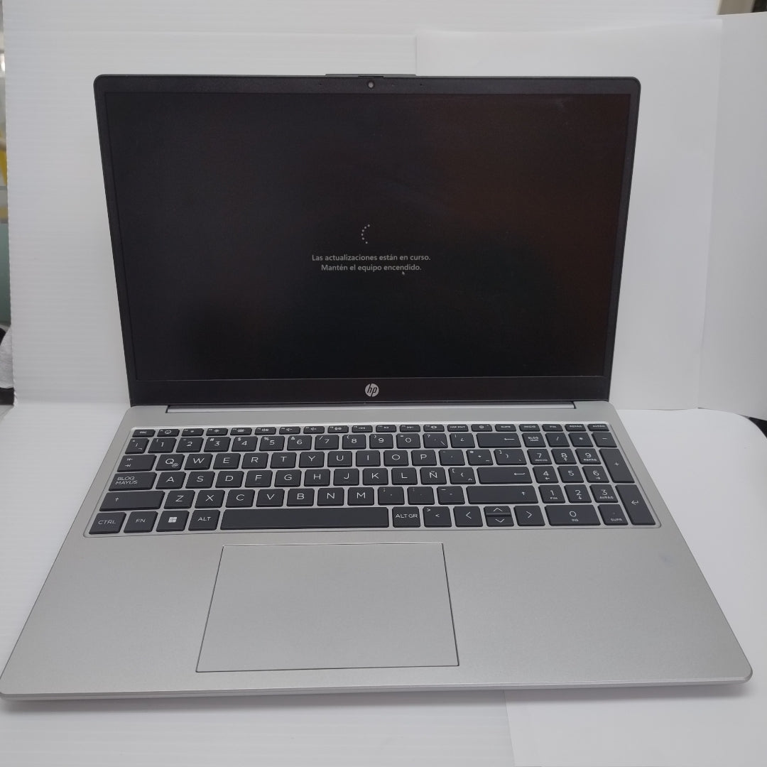 LAPTOP HP 255 G10 (2025) 512 GB SSD 8 GB RAM (SEMINUEVO)