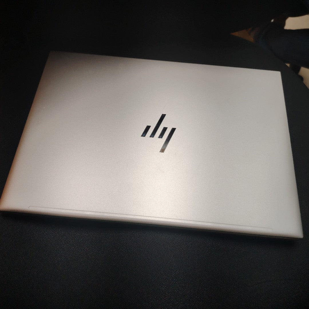 LAPTOP HP ZBOOK FIREFLY 14 G11 (2024) 512 GB SSD 16 GB RAM (SEMINUEVO)