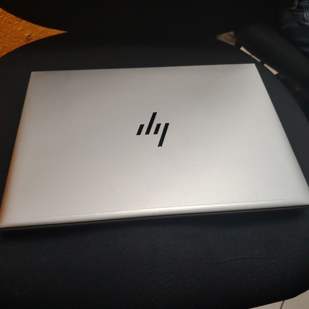 LAPTOP HP ZBOOK FIREFLY 14 G11 (2024) 512 GB SSD 16 GB RAM (SEMINUEVO)
