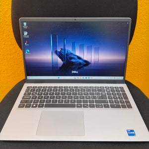 LAPTOP DELL 15 DC15250 (2025) 512 GB SSD 16 GB RAM (SEMINUEVO)
