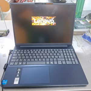 LAPTOP LENOVO IDEAPAD SLIM 3 15IRH10 (2025) 512 GB SSD 8 GB RAM (SEMINUEVO)